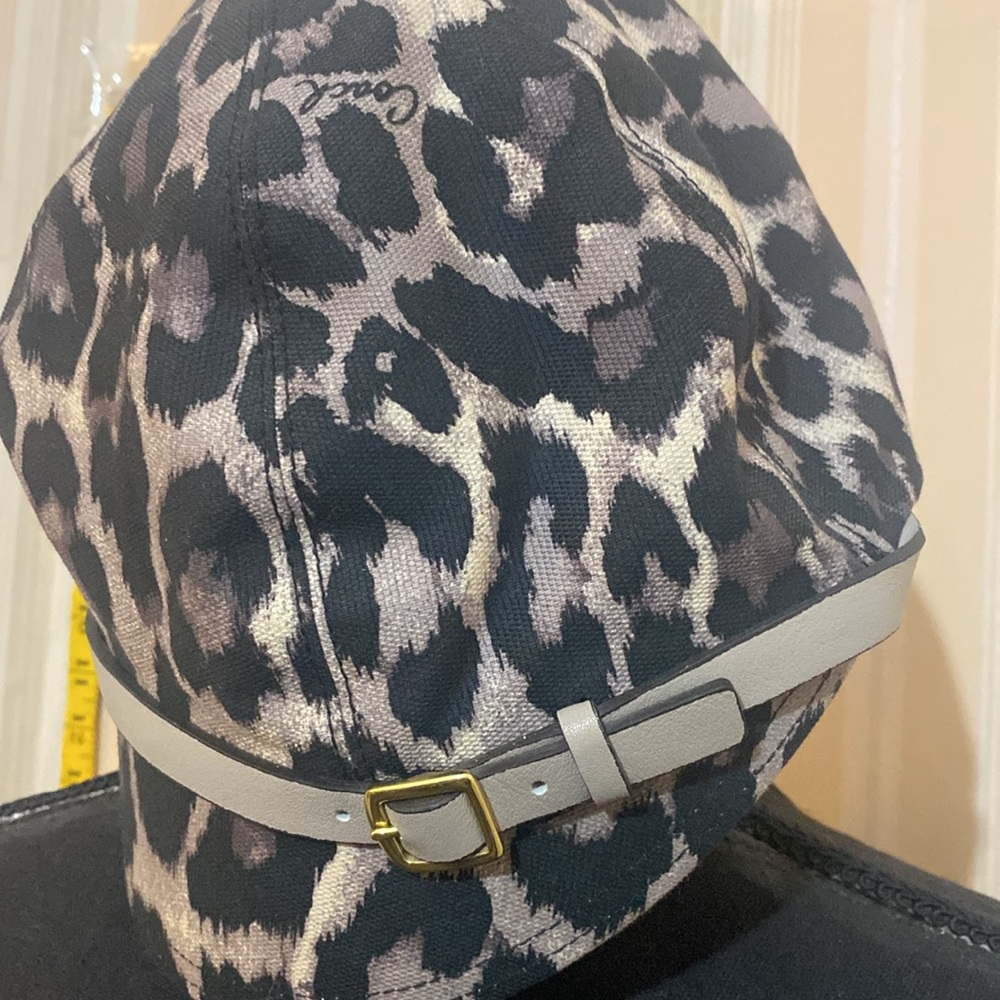 Coach classic Audrey Hepburn look - Picture 3 of 8